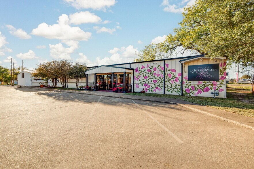 More Photos Of 2606 S Texas Ave, Bryan Restaurant For Sale