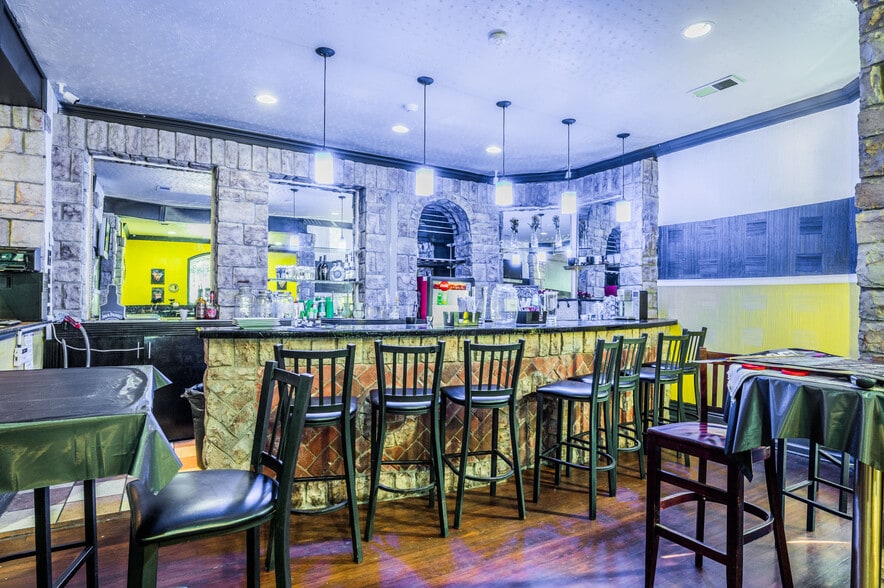 More Photos Of 1026-1038 Chestnut St, Bowling Green Restaurant For Sale