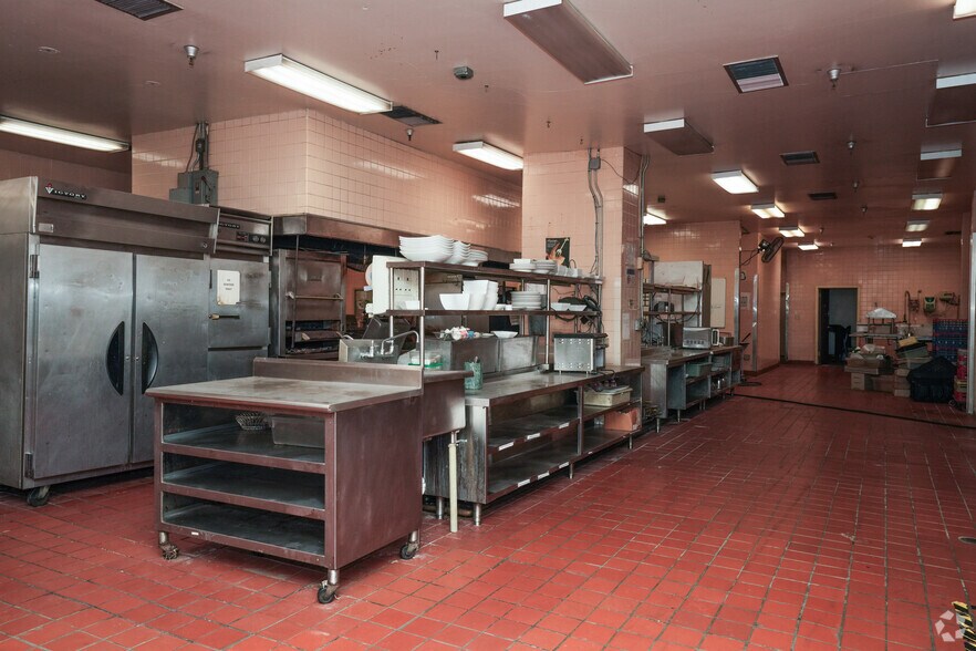 More Photos Of 200 E Amite St, Jackson Hotel For Sale