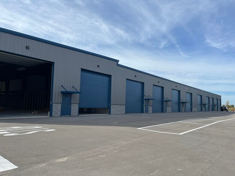 Primary Photo Of 16261 Pine Ridge Rd, Fort Myers Unknown For Lease