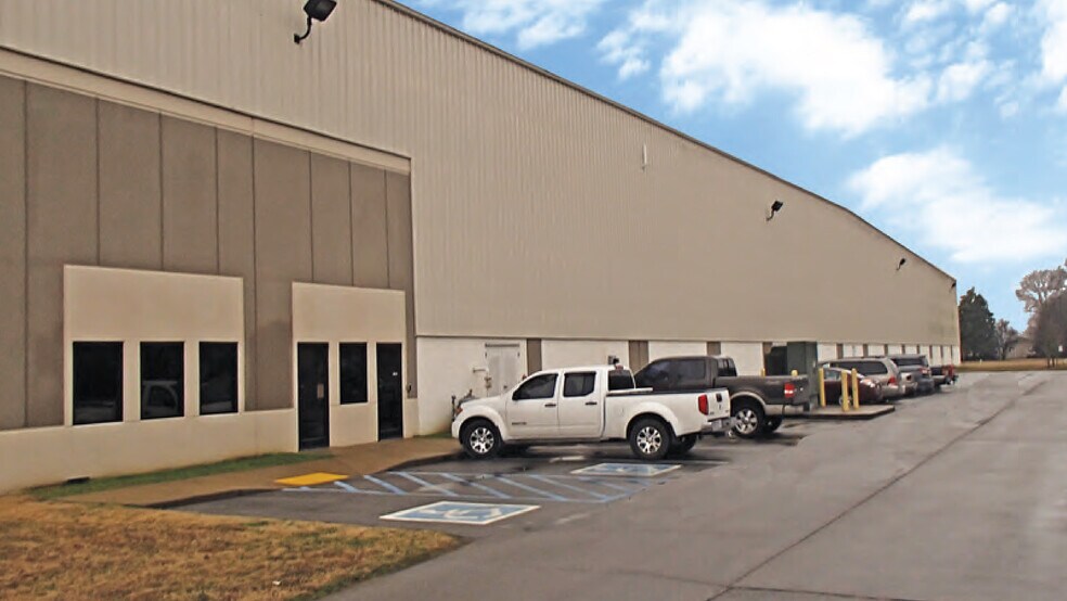 More Photos Of 3015 Tecumseh Rd, Corinth Distribution For Lease