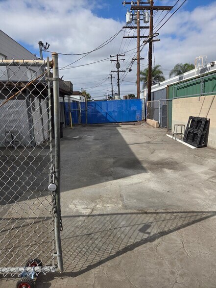 More Photos Of 8531 Whitaker St, Buena Park Warehouse For Lease