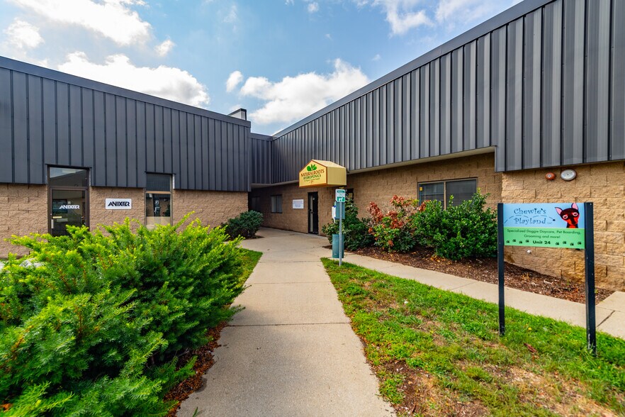 More Photos Of 472 Amherst St, Nashua Distribution For Lease