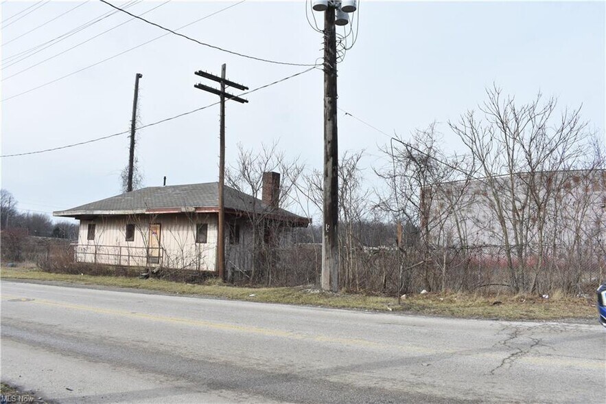 More Photos Of 1015 30th St, Ashtabula Distribution For Sale