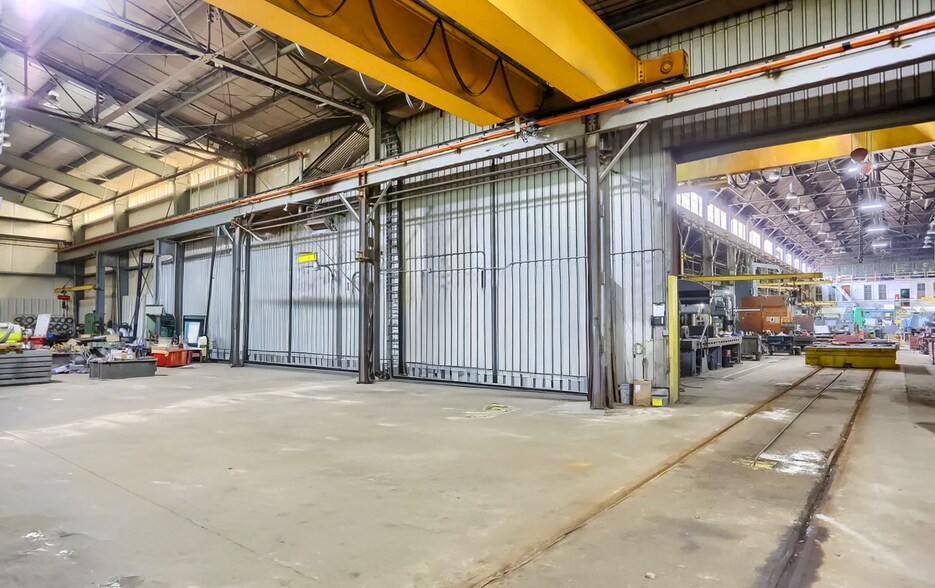 More Photos Of 800 N Water Ave, Sharon Service For Lease