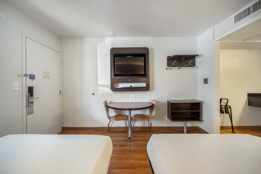 More Photos Of 750 Raintree Dr, Carlsbad Hotel For Sale