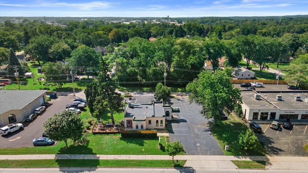 More Photos Of 17001 W Greenfield Ave, New Berlin Restaurant For Sale