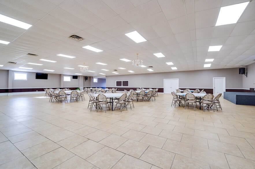 More Photos Of 6962 Coles Rd, Middletown General Retail For Sale