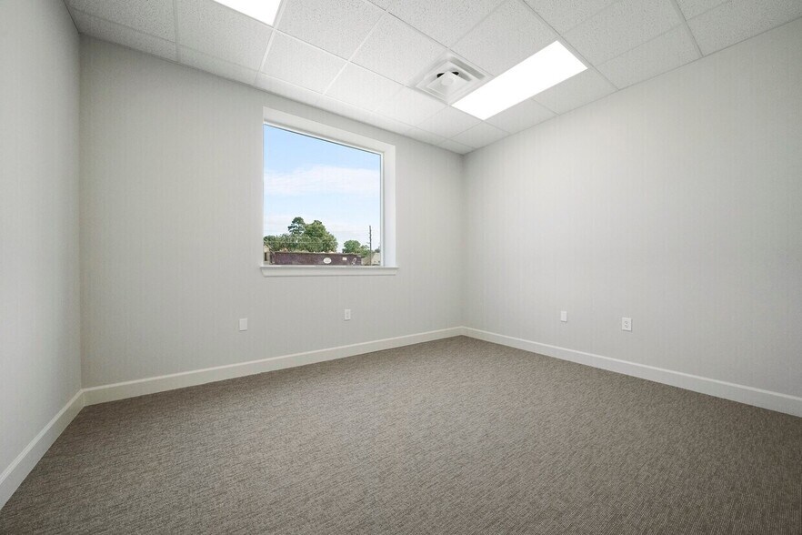 More Photos Of 855 Rockmead Dr, Kingwood Medical For Lease