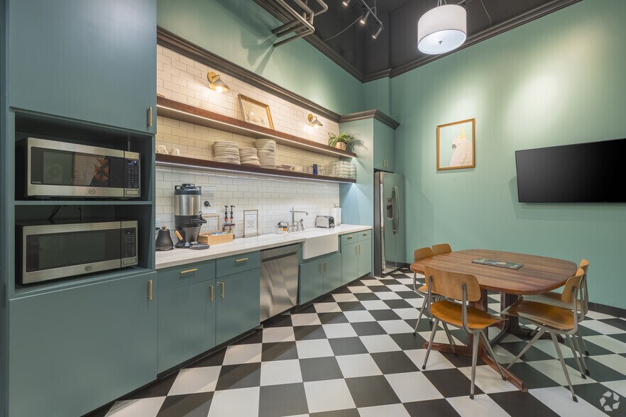 More Photos Of 3035 Peachtree Rd, Atlanta Office For Lease