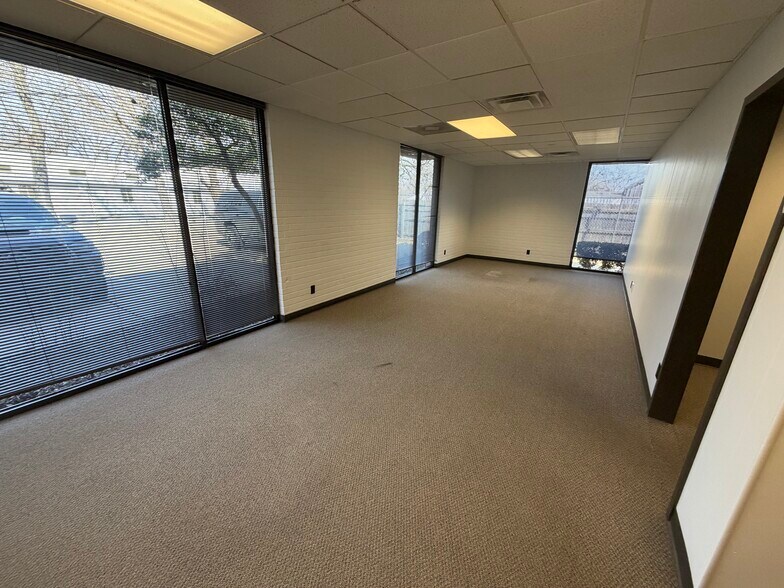 More Photos Of 1703 E Skelly Dr, Tulsa Office For Lease