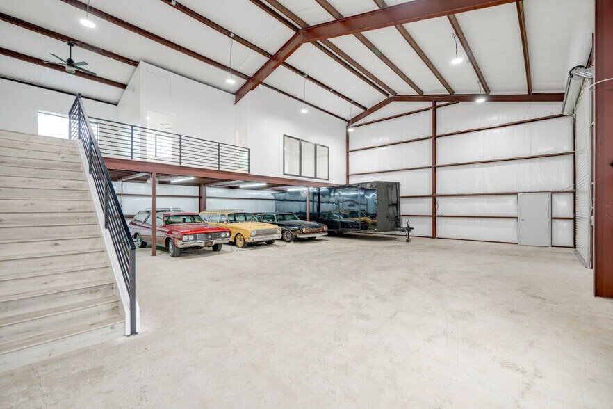 More Photos Of 15210 Fitzhugh Rd, Austin Warehouse For Lease
