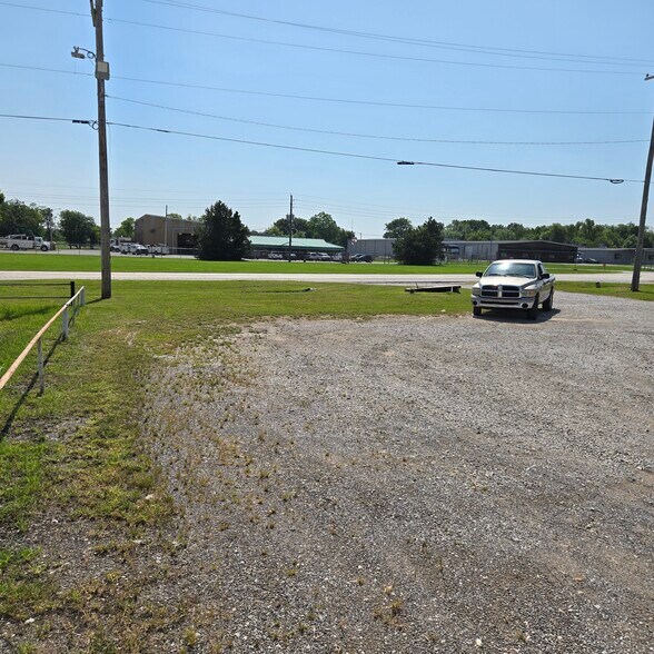 More Photos Of 2992 N Hwy 167, Catoosa Office For Sale