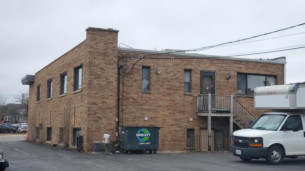 More Photos Of 6733 N Lincoln Ave, Lincolnwood Warehouse For Sale