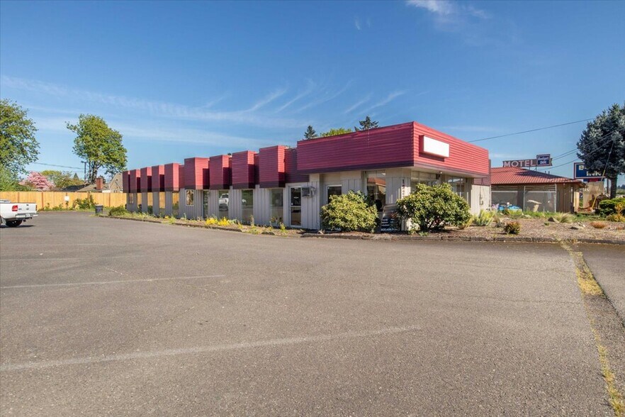 More Photos Of 19230 SE McLoughlin Blvd, Gladstone Medical For Sale