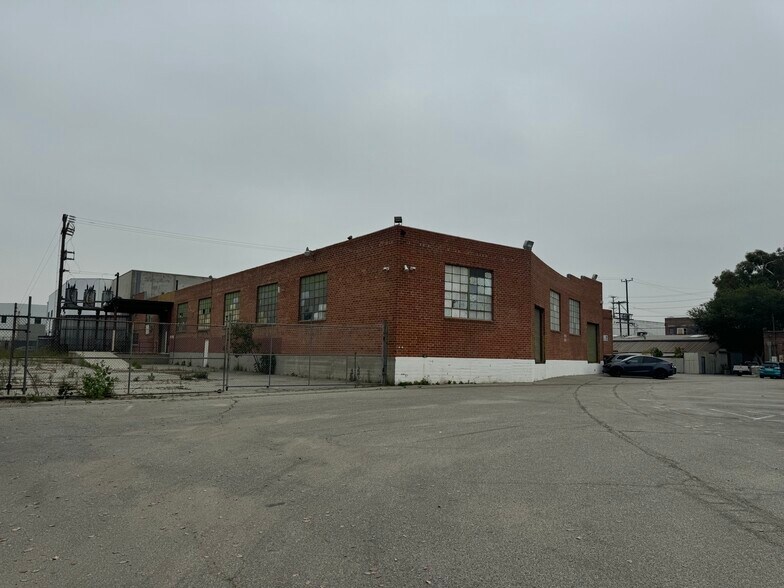 More Photos Of 2345 S Santa Fe Ave, Los Angeles Manufacturing For Lease