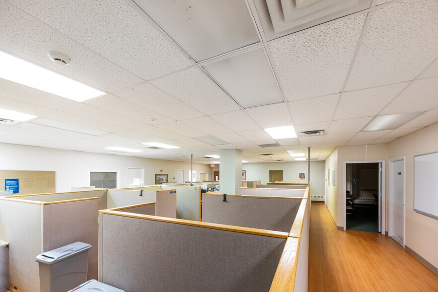 More Photos Of 19 Lunar Dr, Woodbridge Medical For Lease