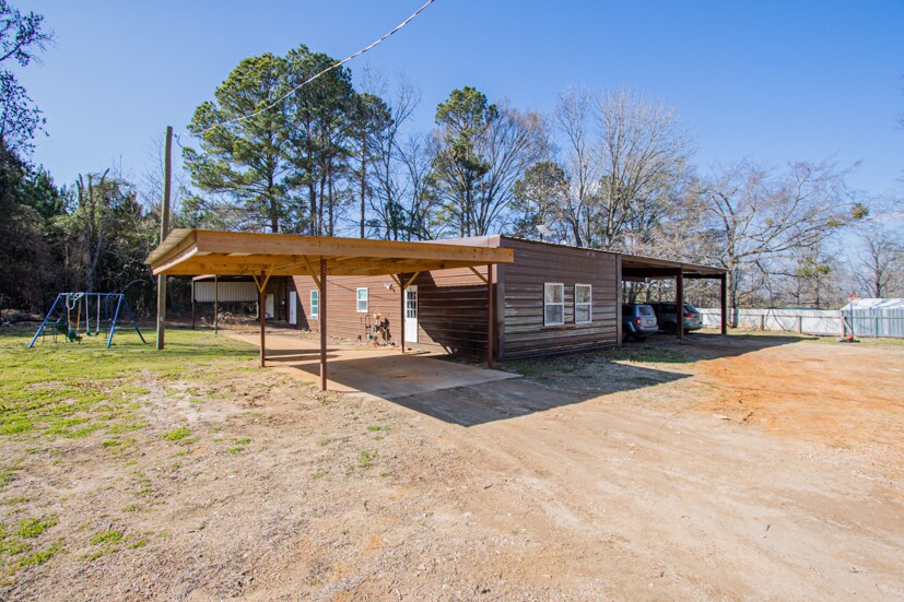More Photos Of 18501 County Road 3131, Gladewater Multifamily For Sale