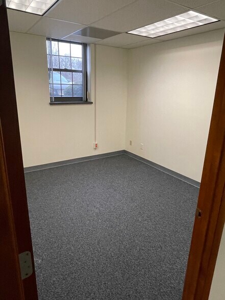 More Photos Of 1130 Vester Ave, Springfield Medical For Lease