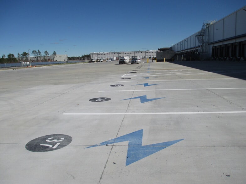 More Photos Of 298 N Corporate Dr, Wilmington Refrigeration Cold Storage For Lease