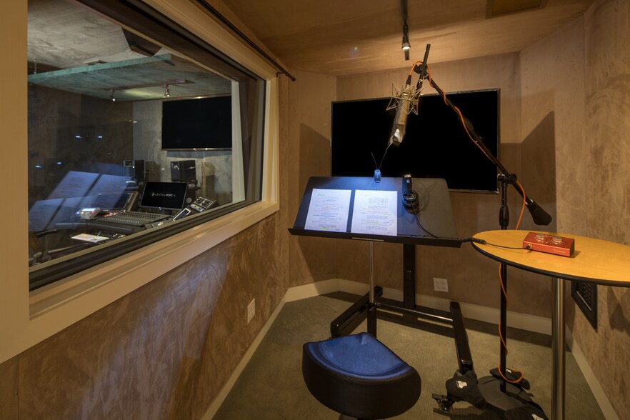 More Photos Of 3361-3365 Barham Blvd, Los Angeles Loft Creative Space For Lease