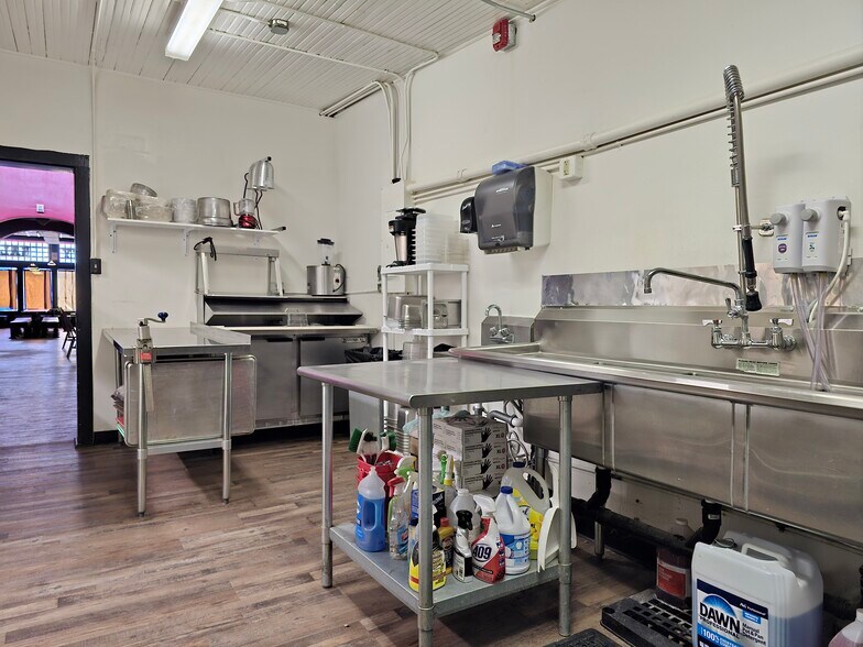 More Photos Of 1011 Front St, Evanston Restaurant For Lease