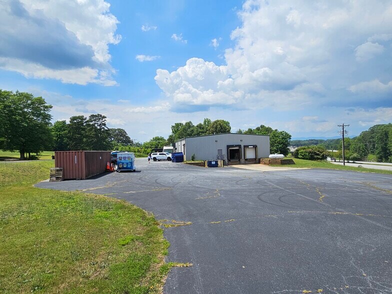 More Photos Of 1105 Old Buncombe Rd, Greenville Flex For Lease