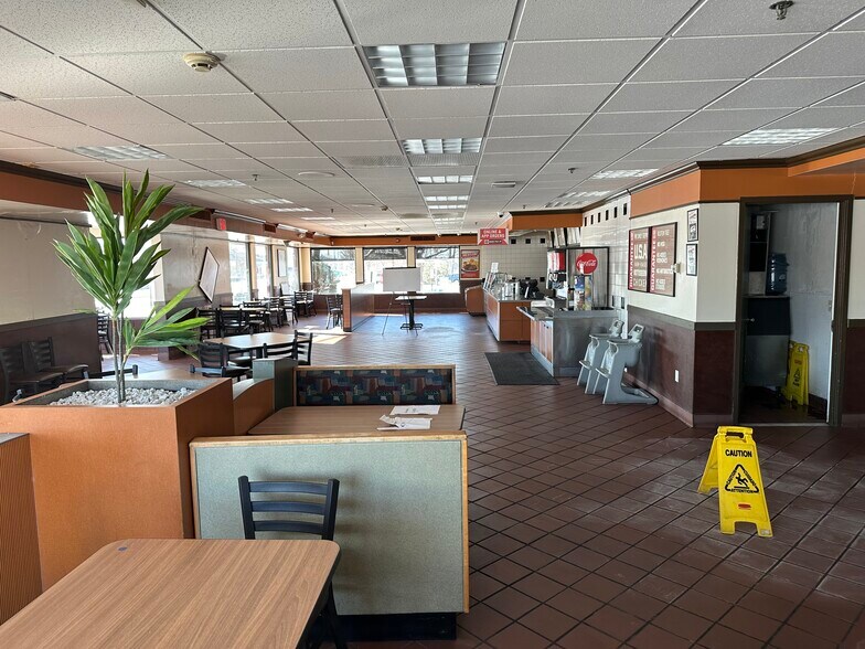 More Photos Of 419 Old Country Rd, Westbury Restaurant For Lease
