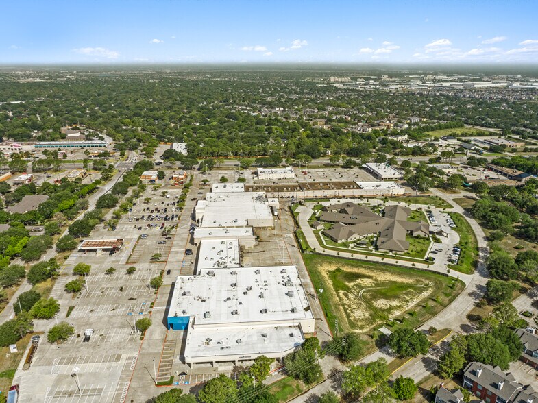 More Photos Of 8470-8592 N Highway 6, Houston Unknown For Lease