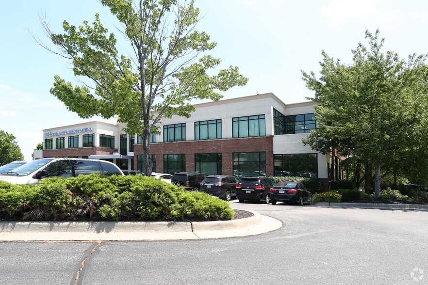 More Photos Of 8675 College Blvd, Overland Park Medical For Lease