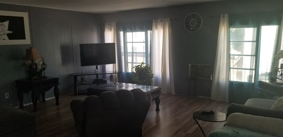 More Photos Of 2435 S K St, Tulare Bar For Sale