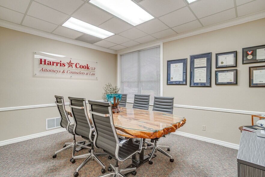 More Photos Of 1309 W Abram St, Arlington Office For Sale