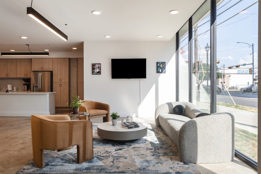 More Photos Of 1812 E 6th St, Austin Hospitality For Sale