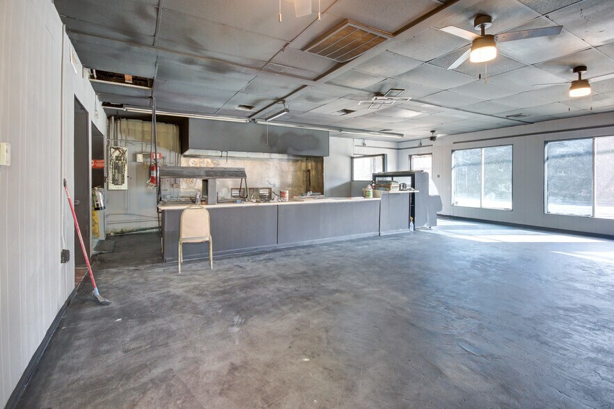 More Photos Of 1916 Cedar Dr, La Marque Restaurant For Lease