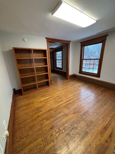 More Photos Of 236 Webster St, Batavia Office For Lease