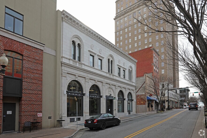 More Photos Of 206-210 W 4th St, Winston-Salem Storefront Retail Office For Lease