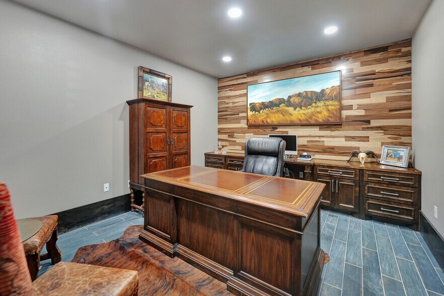 More Photos Of 9013 W County Road 160, Midland Showroom For Sale