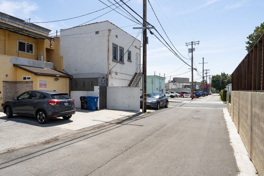 More Photos Of 2741-2743 S Robertson Blvd, Los Angeles Storefront Retail Office For Lease