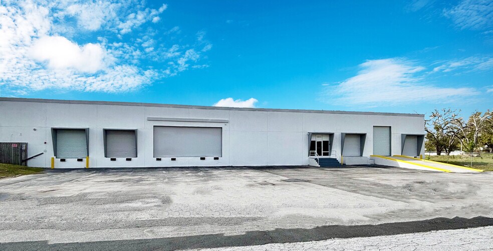More Photos Of 5160 W Clifton St, Tampa Manufacturing For Lease