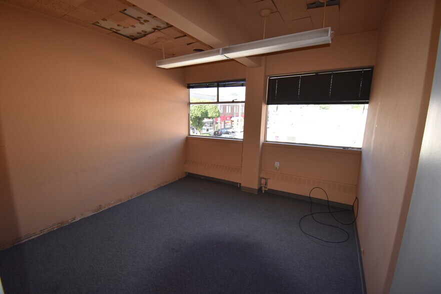 More Photos Of 811-825 S 3rd St, Renton Storefront Retail Office For Lease