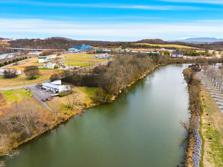 More Photos Of 2376 Business Center Cir, Sevierville Freestanding For Sale