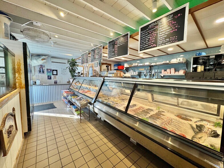 More Photos Of 4257 Austin Blvd, Island Park General Retail For Sale