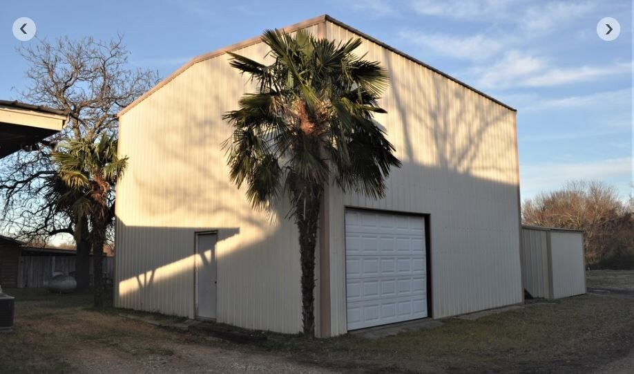 More Photos Of 9786 US Highway 271, Powderly Restaurant For Sale