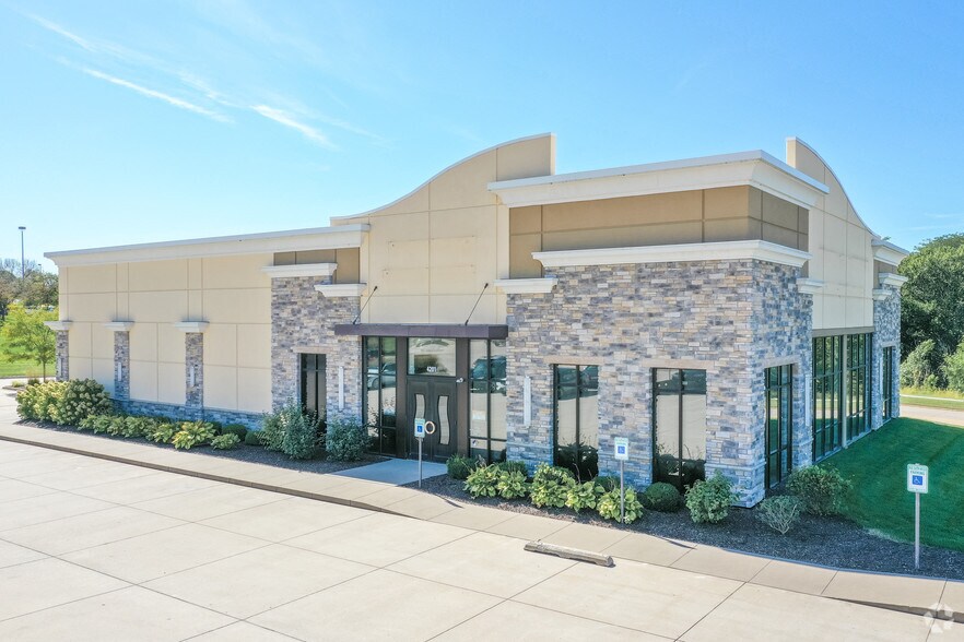 More Photos Of 4201 Elmore Ave, Davenport Unknown For Lease