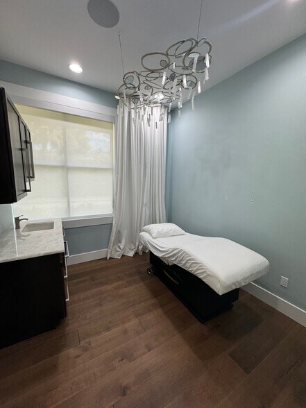 More Photos Of 5435 Park Central Ct, Naples Medical For Sale