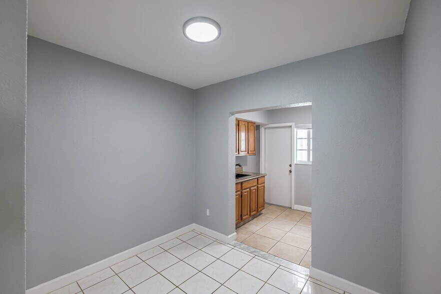 More Photos Of 951 Jefferson Ave, Miami Beach Multifamily For Sale