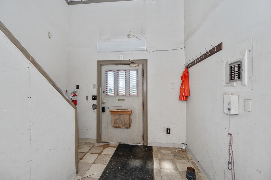 More Photos Of 5736 Springdale Rd, Cincinnati Office For Sale