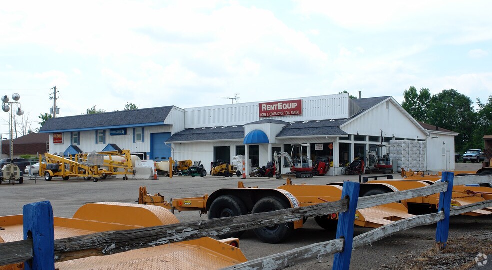 More Photos Of 3900 Pearl Rd, Medina Freestanding For Sale