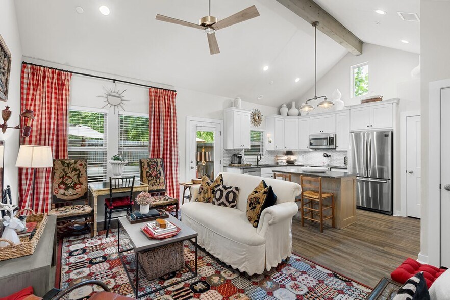More Photos Of 807 E Highway St, Fredericksburg General Retail For Sale