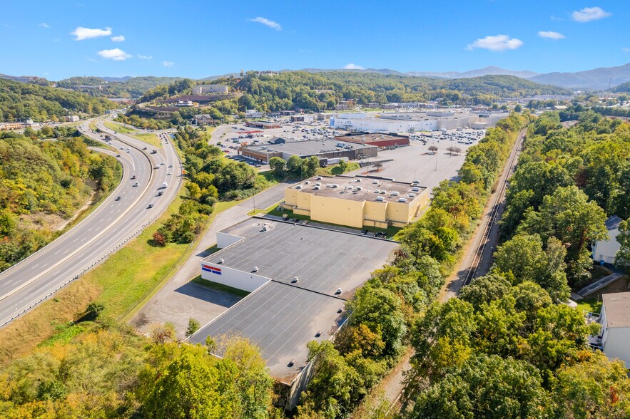 More Photos Of 4496 Electric Rd, Roanoke Warehouse For Lease